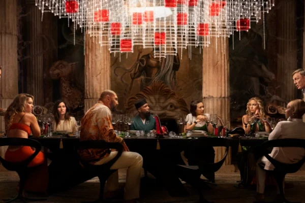 Glass Onion: A Knives Out Mystery – Round Table